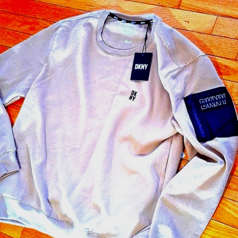 DKNY POCKET logo sweatshirt BRAND New Good Quality Media fits like a large